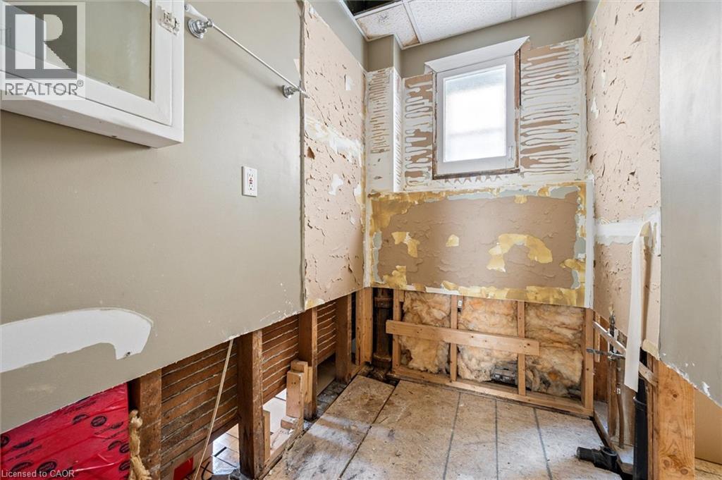 98 William Street W, Waterloo, ON - Indoor Photo Showing Other Room