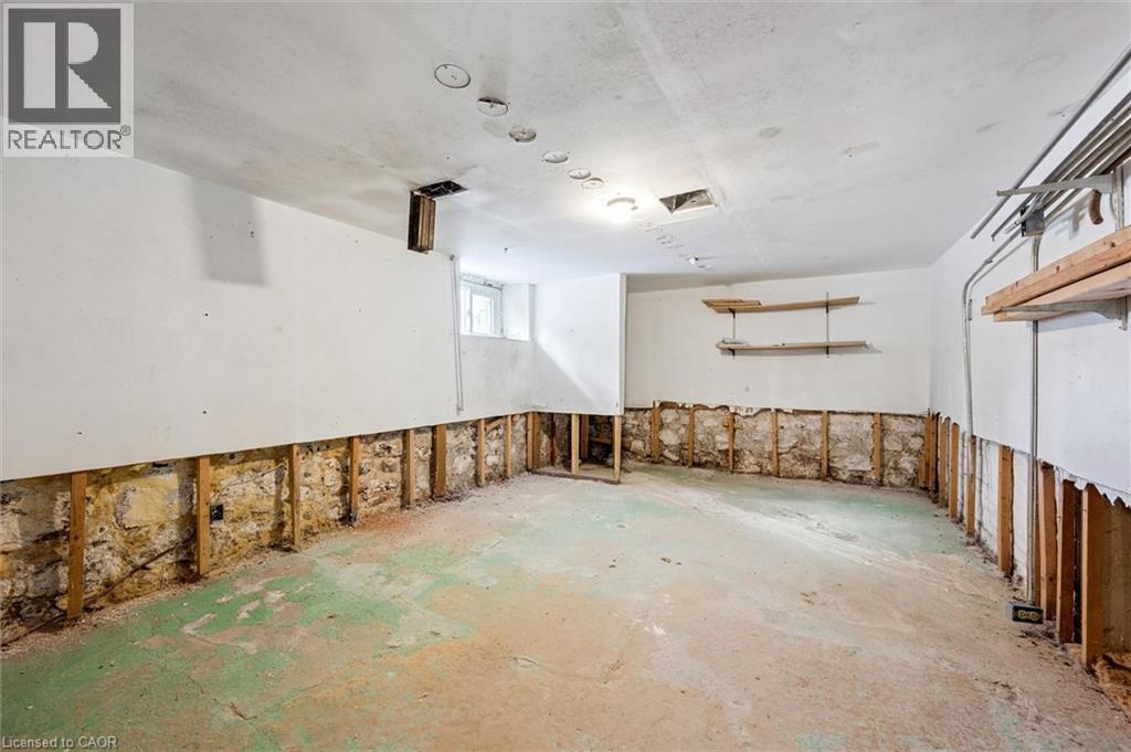 98 William Street W, Waterloo, ON - Indoor