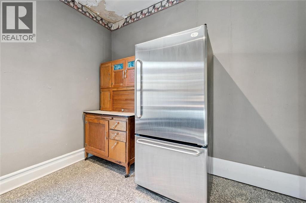 98 William Street W, Waterloo, ON - Indoor