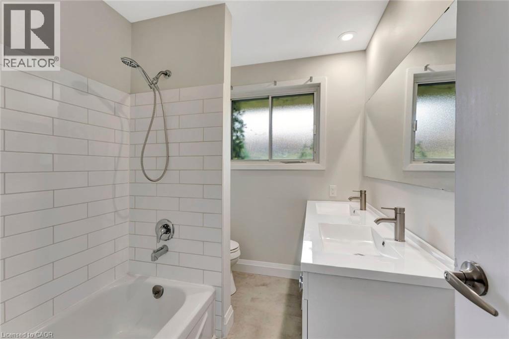 6 Ruskview Road Unit# 1, Kitchener, ON - Indoor Photo Showing Bathroom