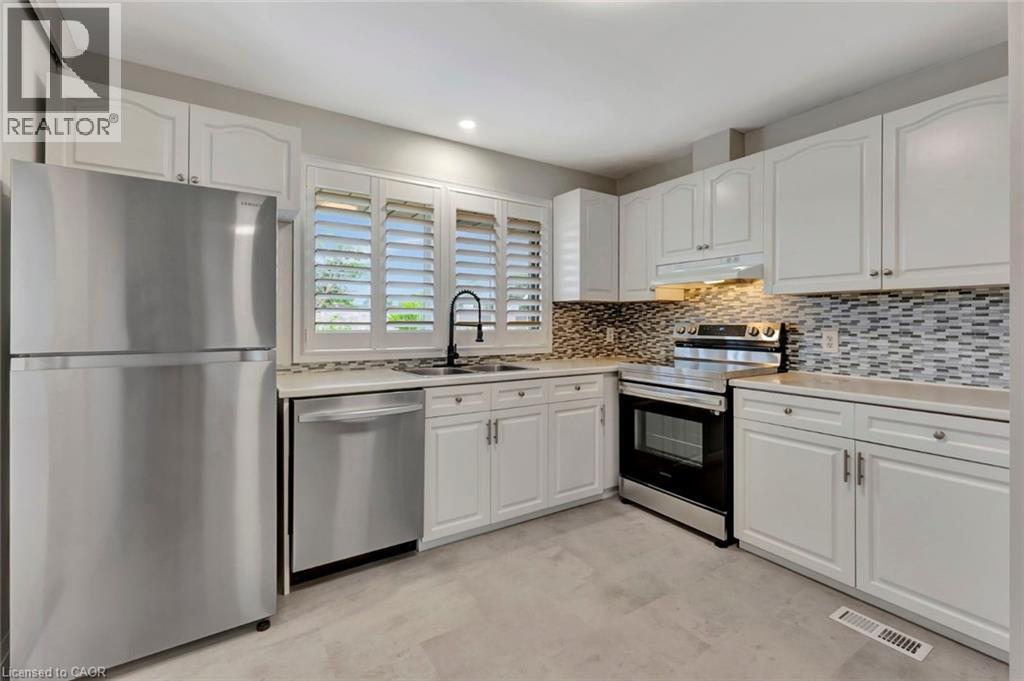 6 Ruskview Road Unit# 1, Kitchener, ON - Indoor Photo Showing Kitchen With Double Sink With Upgraded Kitchen