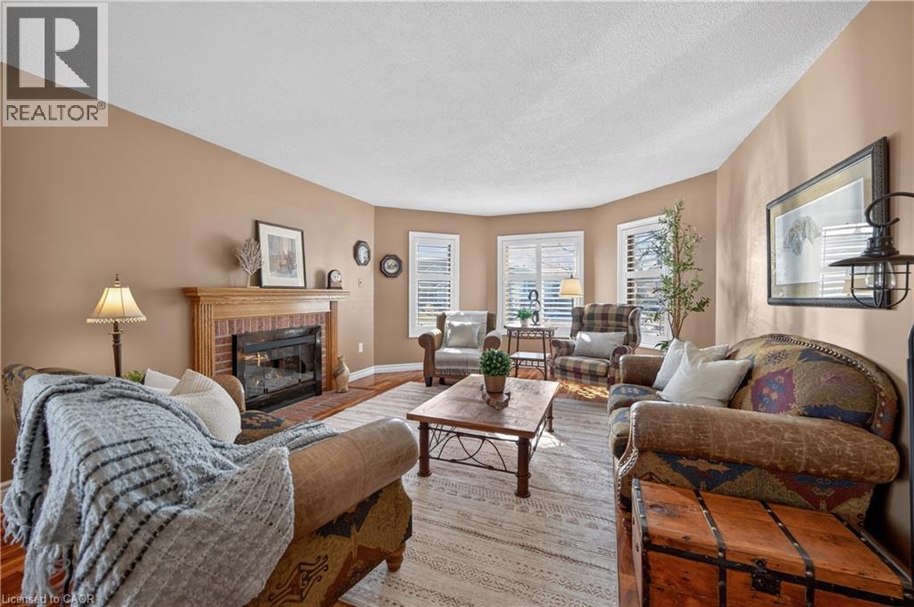 35 Highland Boulevard, Caledonia, ON - Indoor Photo Showing Living Room With Fireplace