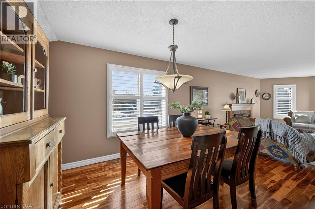 35 Highland Boulevard, Caledonia, ON - Indoor Photo Showing Dining Room