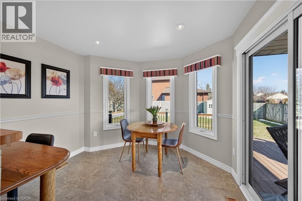 35 Highland Boulevard, Caledonia, ON - Indoor Photo Showing Dining Room