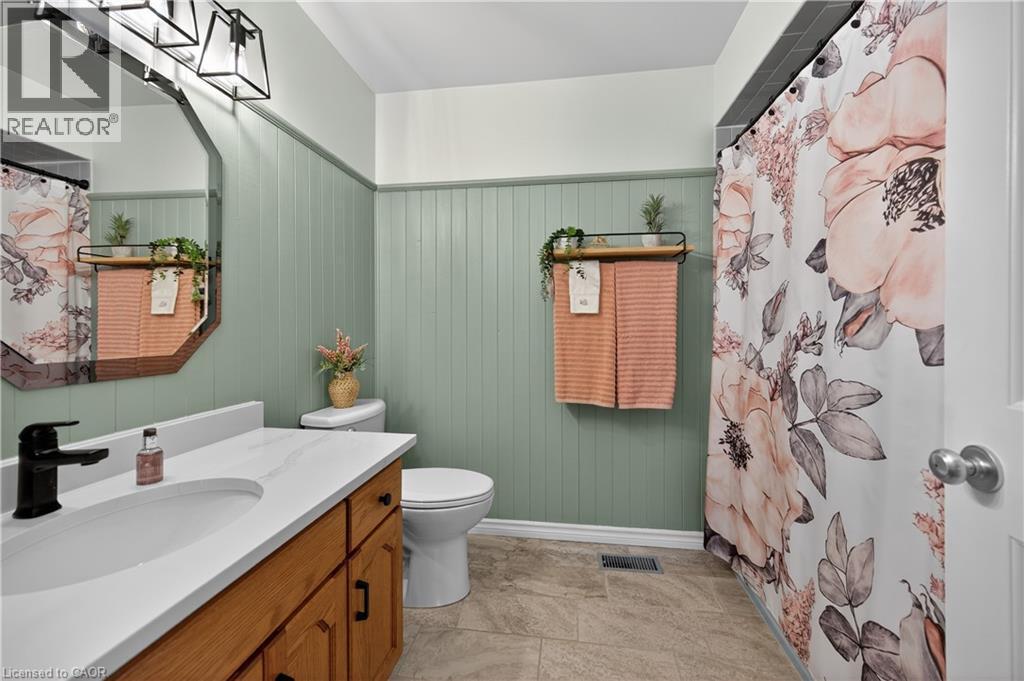 35 Highland Boulevard, Caledonia, ON - Indoor Photo Showing Bathroom