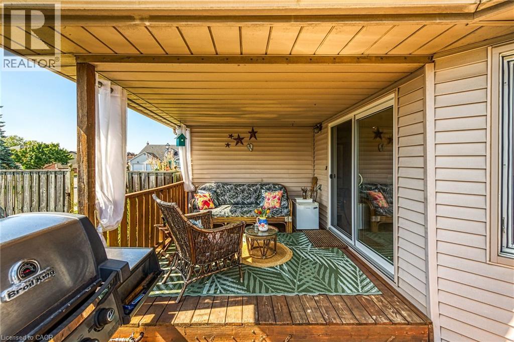 35 Highland Boulevard, Caledonia, ON - Outdoor With Deck Patio Veranda With Exterior
