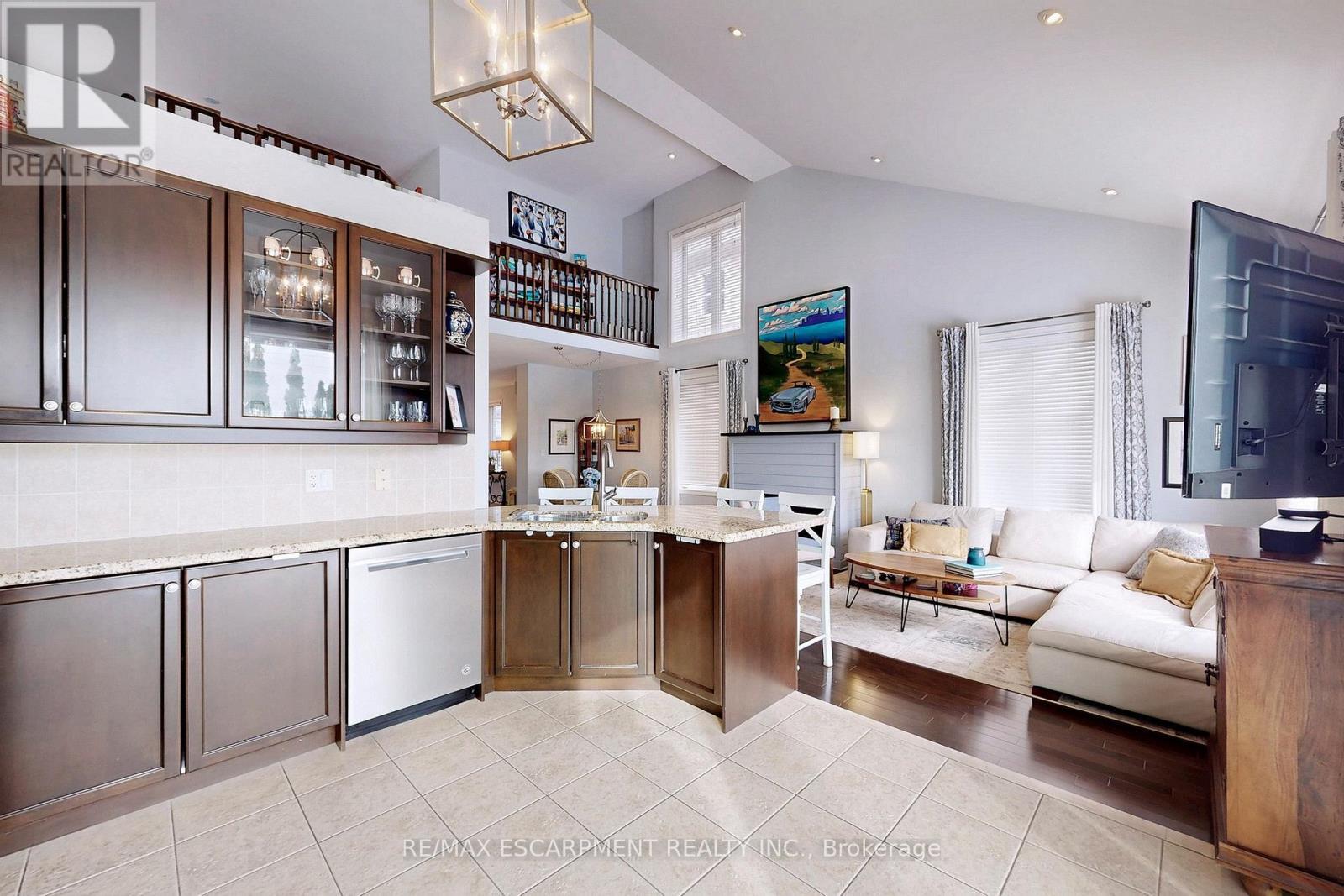 4176 Saunders Crescent, Burlington, ON - Indoor