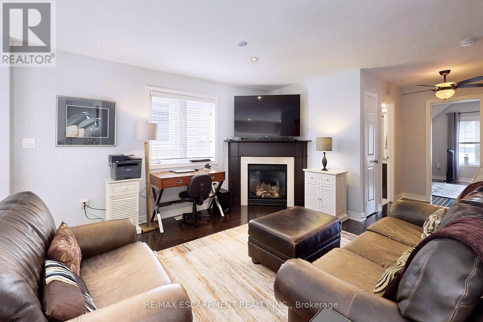 4176 Saunders Crescent, Burlington, ON - Indoor Photo Showing Living Room With Fireplace