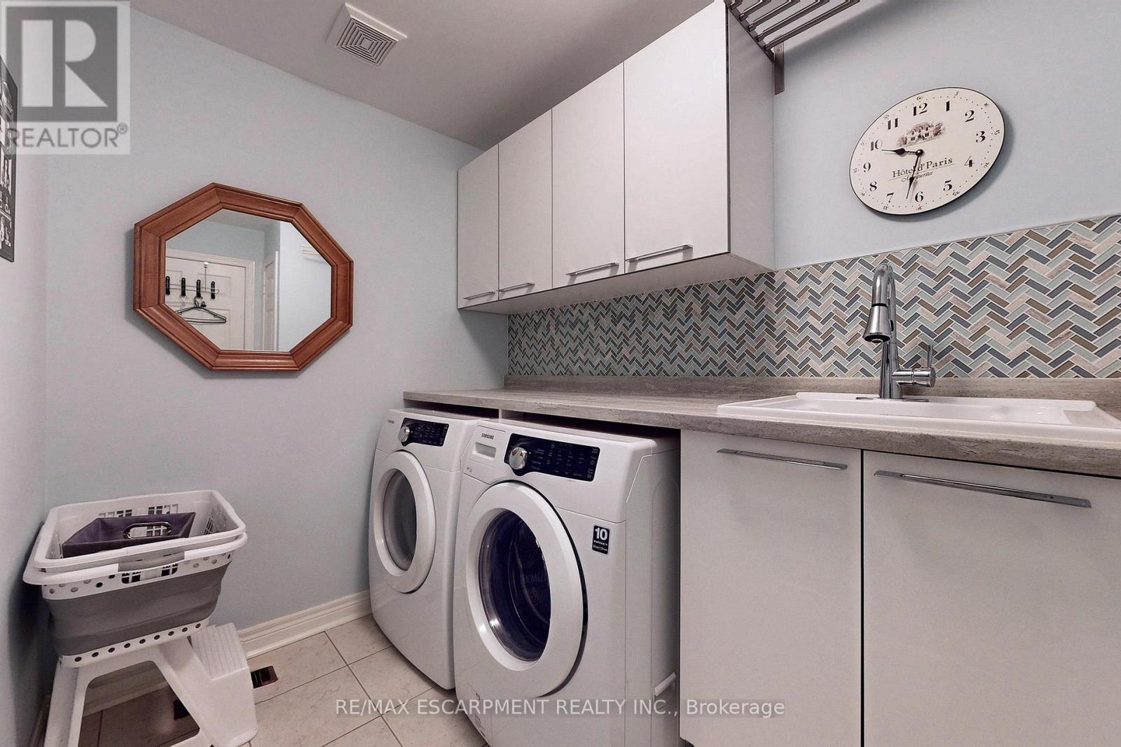 4176 Saunders Crescent, Burlington, ON - Indoor Photo Showing Laundry Room