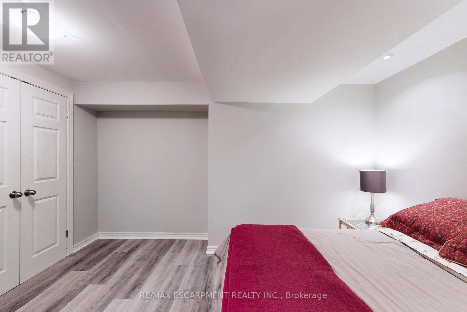 4176 Saunders Crescent, Burlington, ON - Indoor Photo Showing Bedroom