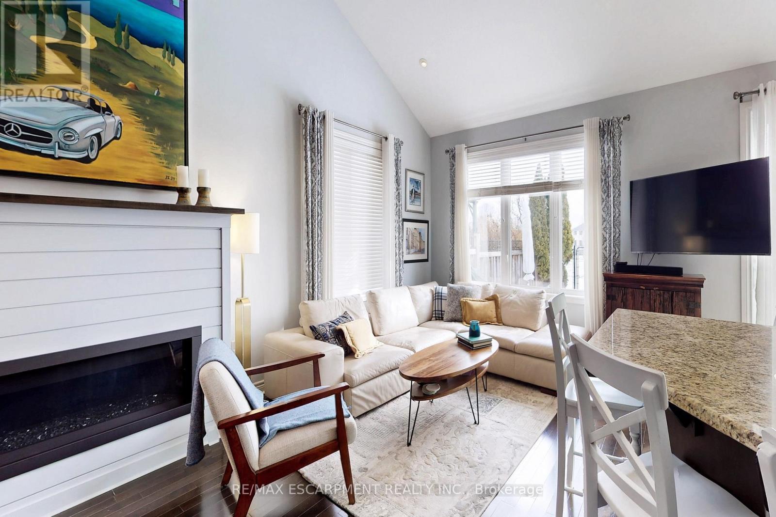 4176 Saunders Crescent, Burlington, ON - Indoor With Fireplace