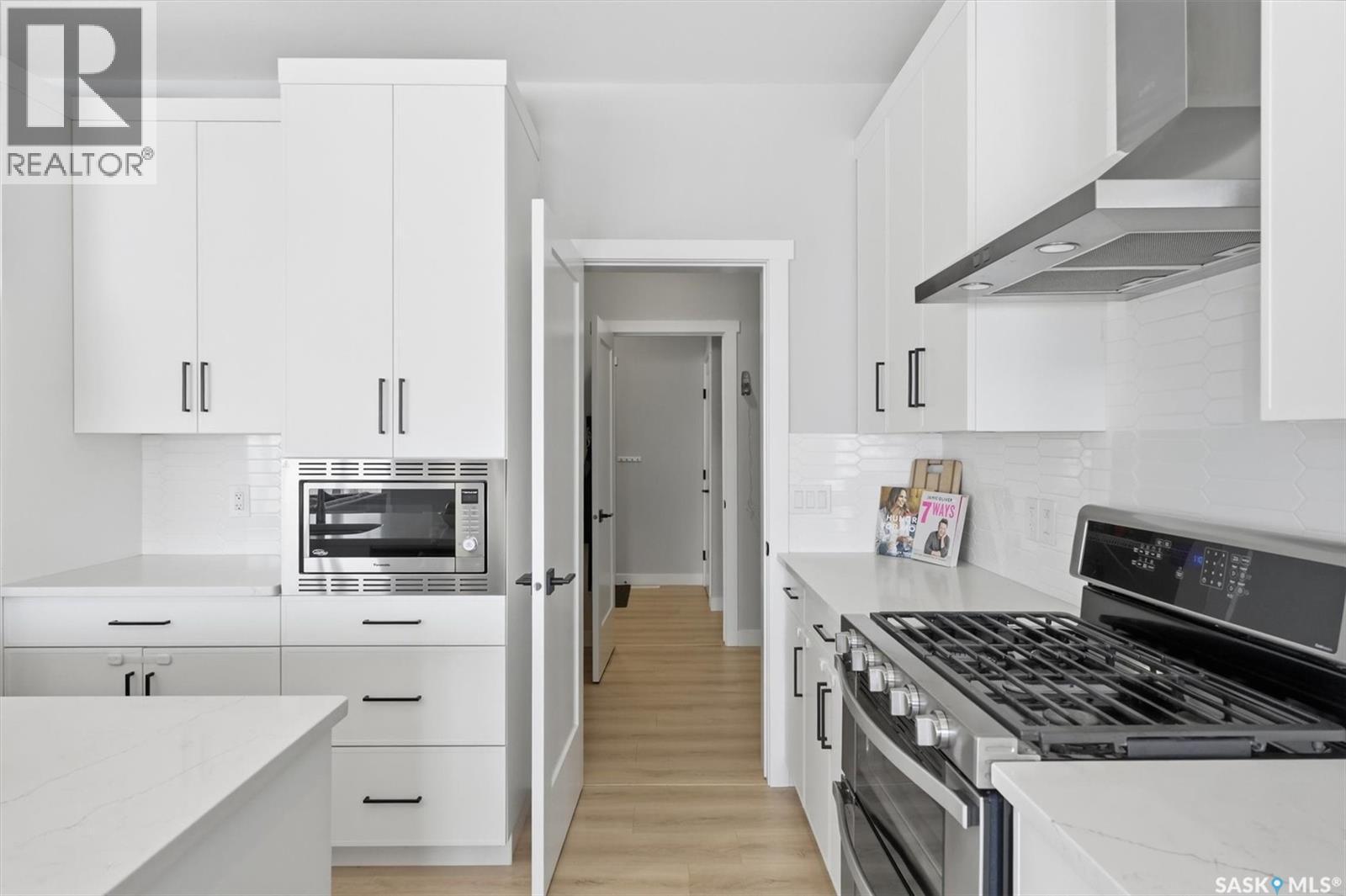 406 Chelsom Manor, Saskatoon, SK - Indoor Photo Showing Kitchen
