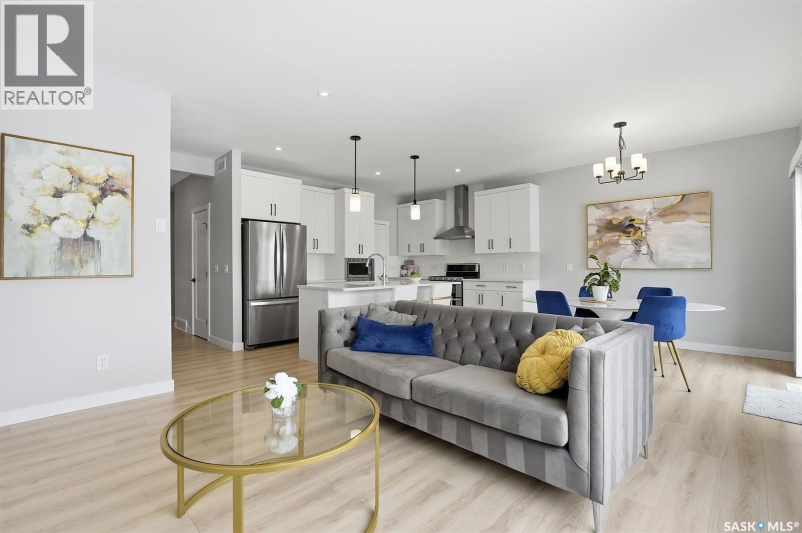 406 Chelsom Manor, Saskatoon, SK - Indoor Photo Showing Living Room