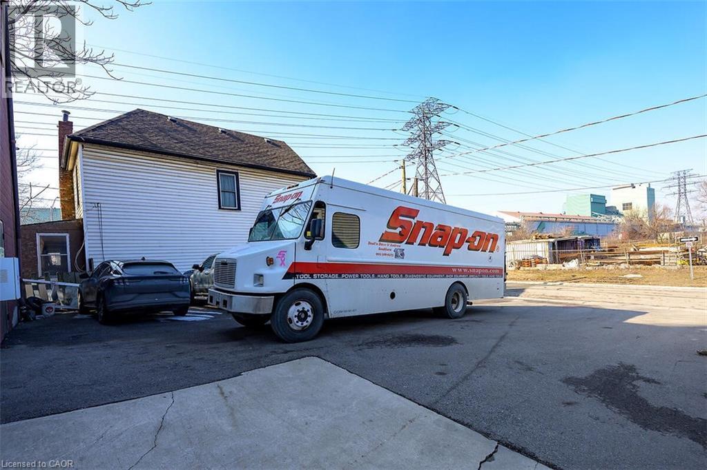 100 Stapleton Avenue, Hamilton, ON