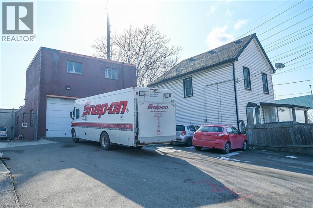 100 Stapleton Avenue, Hamilton, ON