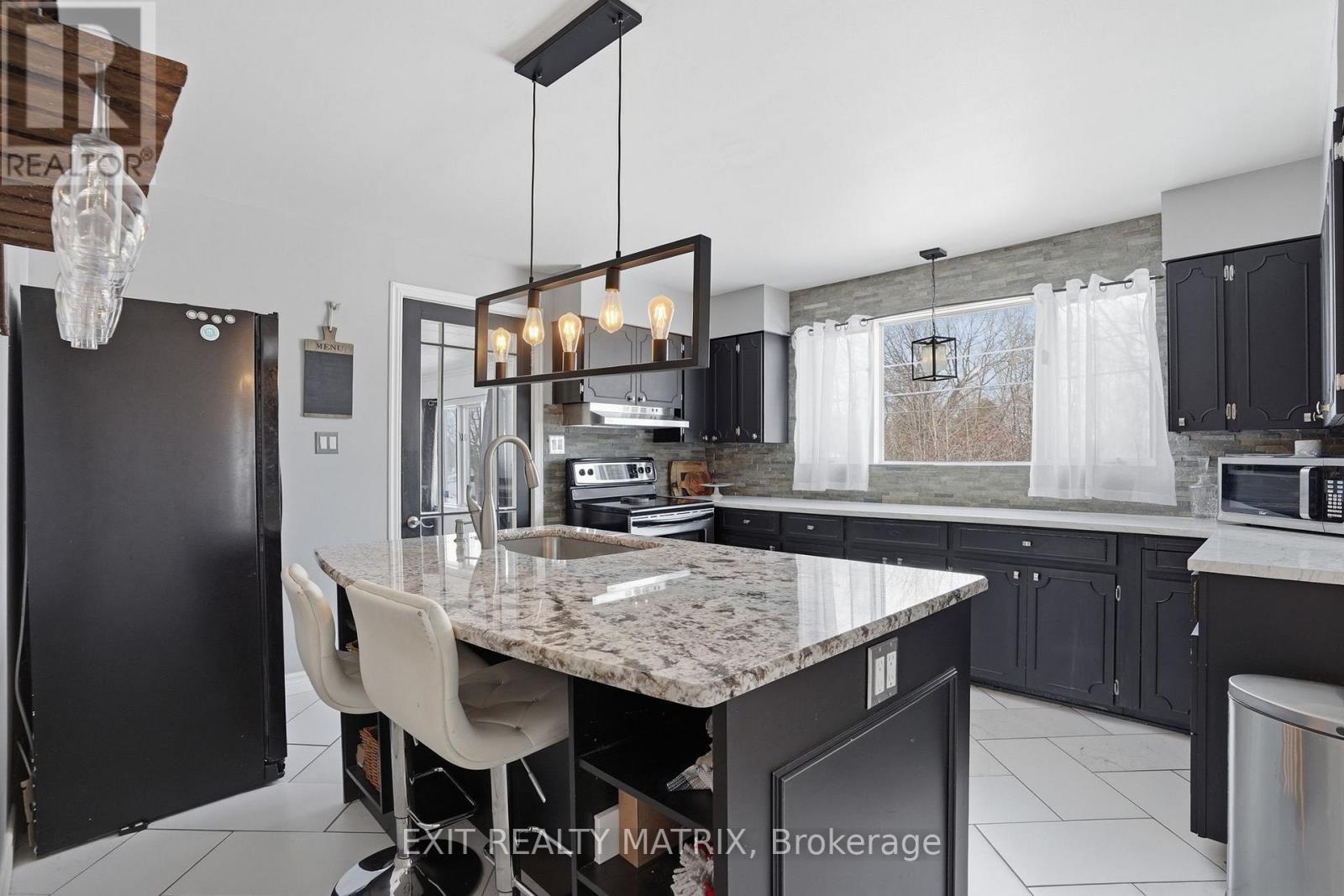 635 Front Road W, Champlain, ON - Indoor Photo Showing Kitchen