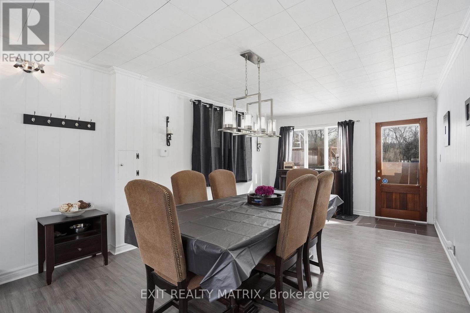 635 Front Road W, Champlain, ON - Indoor Photo Showing Dining Room