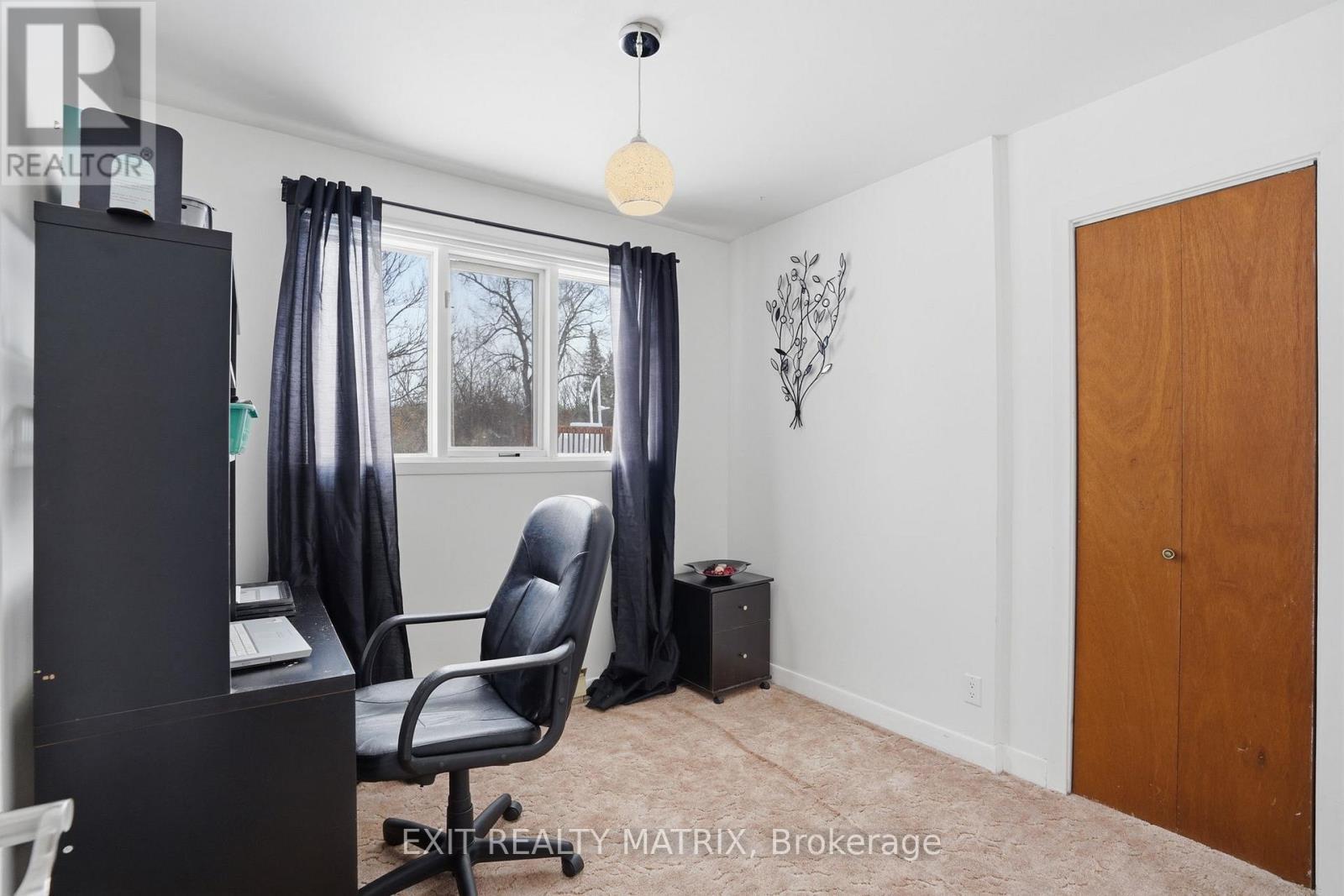 635 Front Road W, Champlain, ON - Indoor Photo Showing Office