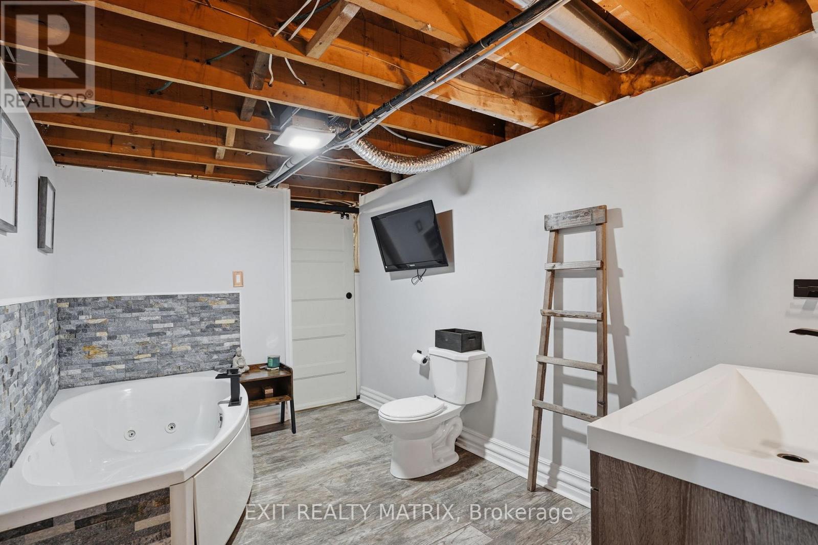 635 Front Road W, Champlain, ON - Indoor Photo Showing Basement