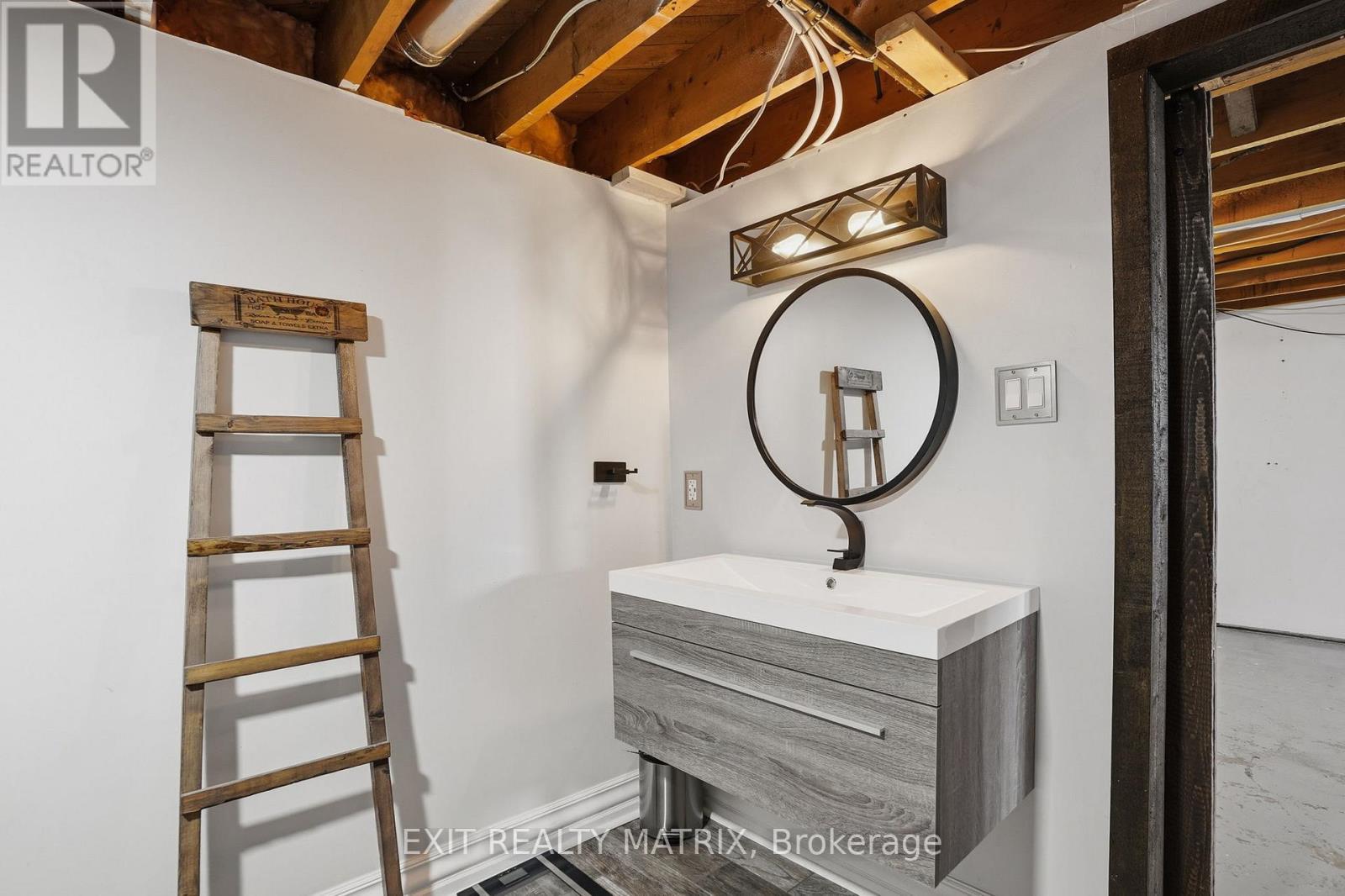 635 Front Road W, Champlain, ON - Indoor