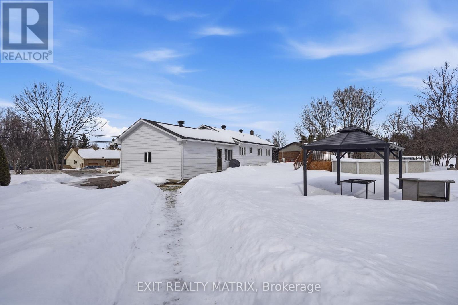 635 Front Road W, Champlain, ON - Outdoor