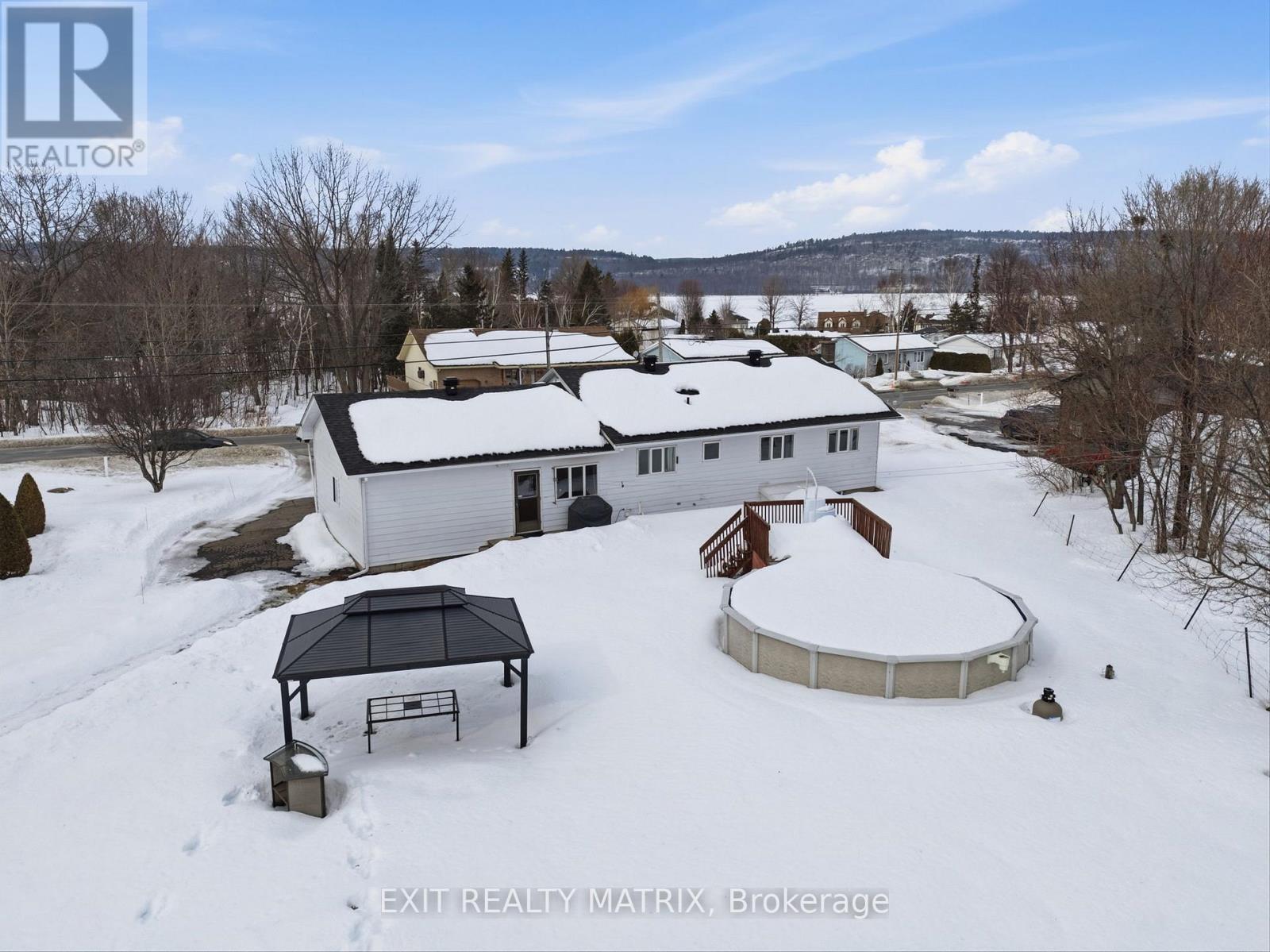 635 Front Road W, Champlain, ON - Outdoor