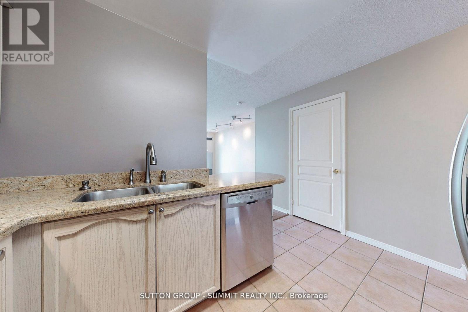 1203 - 2565 Erin Centre Boulevard, Mississauga, ON - Indoor Photo Showing Kitchen With Double Sink