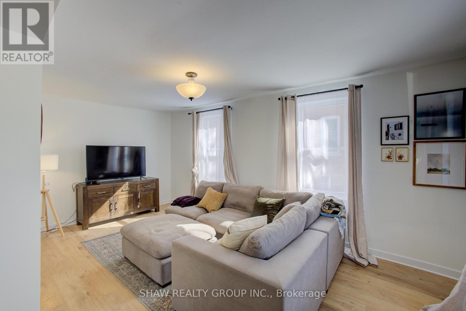 101 John Street, North Huron, ON - Indoor Photo Showing Living Room
