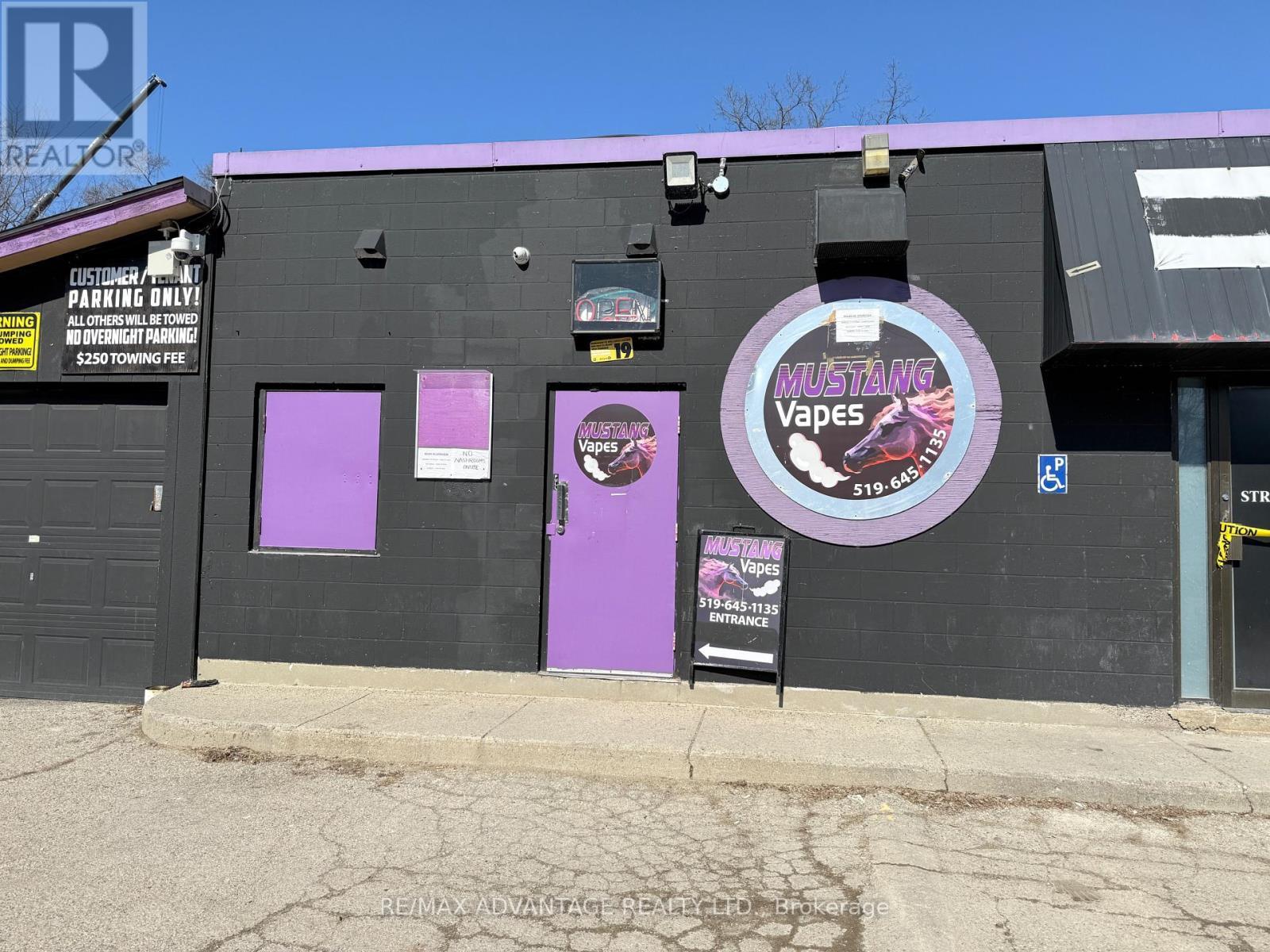 Front Entrance - 1135 Richmond Street, London East (East B), ON
