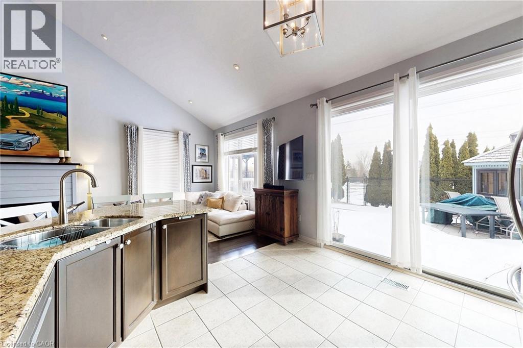 4176 Saunders Crescent, Burlington, ON - Indoor Photo Showing Kitchen With Double Sink