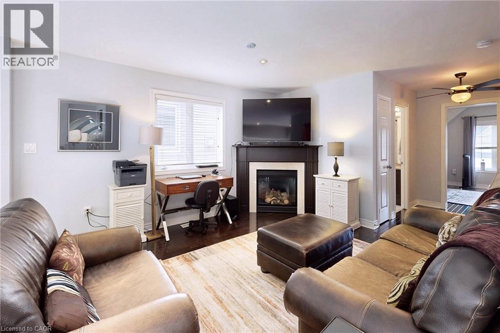 4176 Saunders Crescent, Burlington, ON - Indoor Photo Showing Living Room With Fireplace