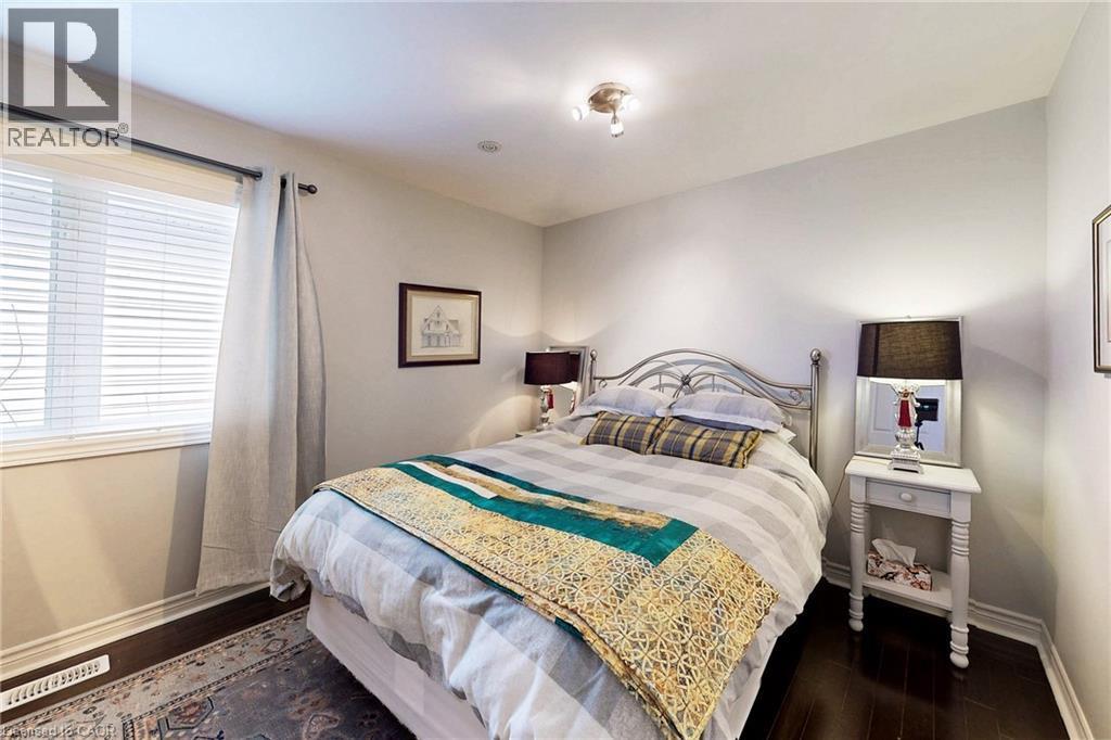 4176 Saunders Crescent, Burlington, ON - Indoor Photo Showing Bedroom