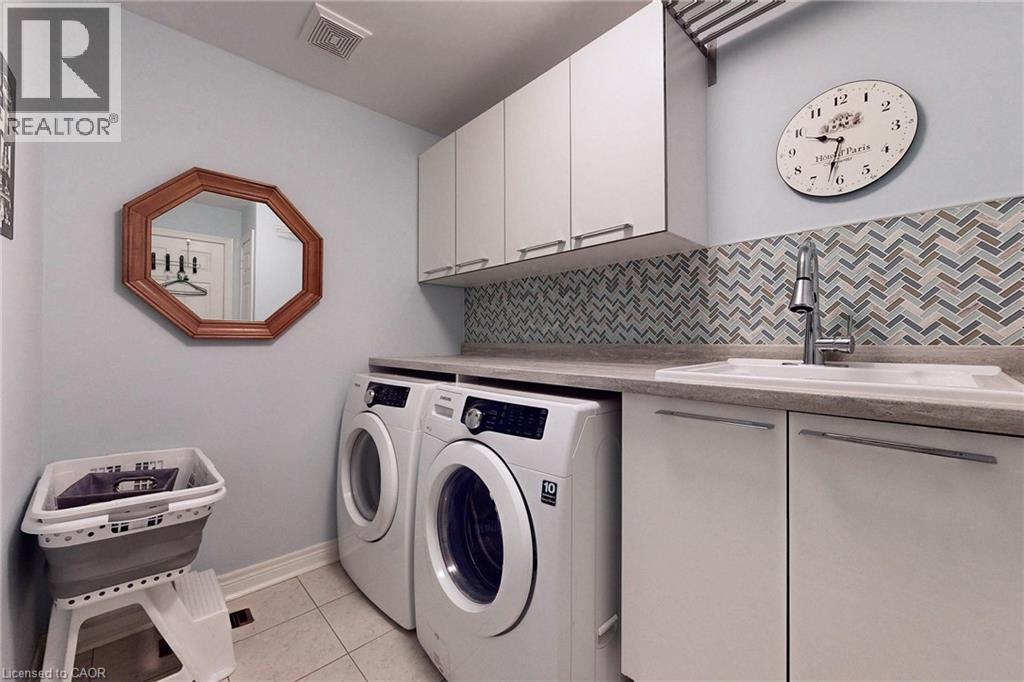 4176 Saunders Crescent, Burlington, ON - Indoor Photo Showing Laundry Room