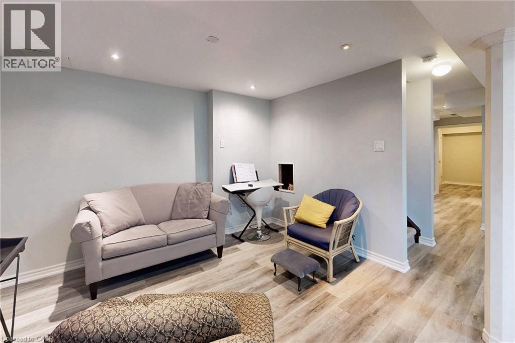 4176 Saunders Crescent, Burlington, ON - Indoor