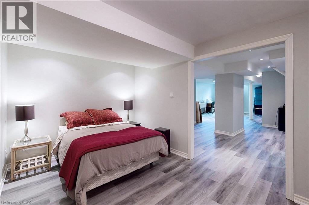 4176 Saunders Crescent, Burlington, ON - Indoor Photo Showing Bedroom