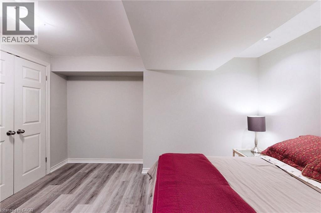 4176 Saunders Crescent, Burlington, ON - Indoor Photo Showing Bedroom