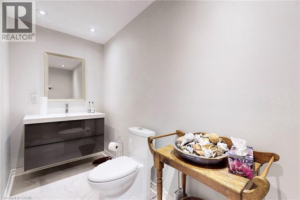 4176 Saunders Crescent, Burlington, ON - Indoor Photo Showing Bathroom