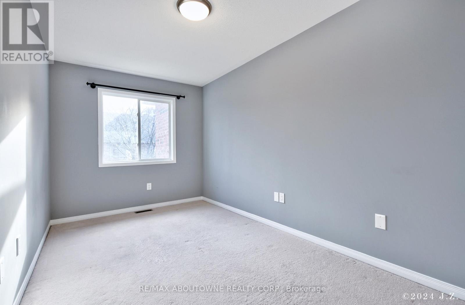 1838 Imperial Way, Burlington, ON - Indoor Photo Showing Other Room