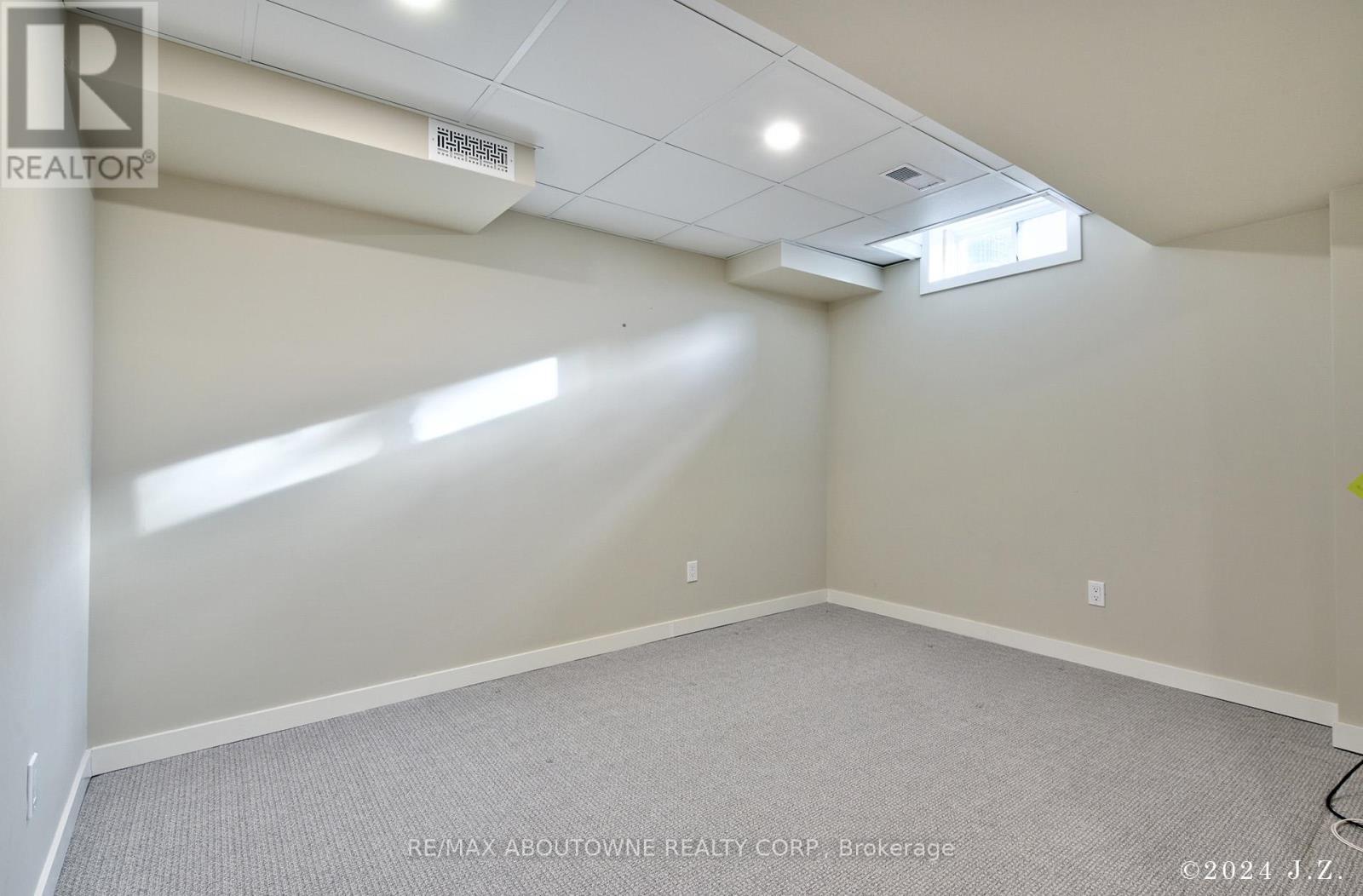 1838 Imperial Way, Burlington, ON - Indoor