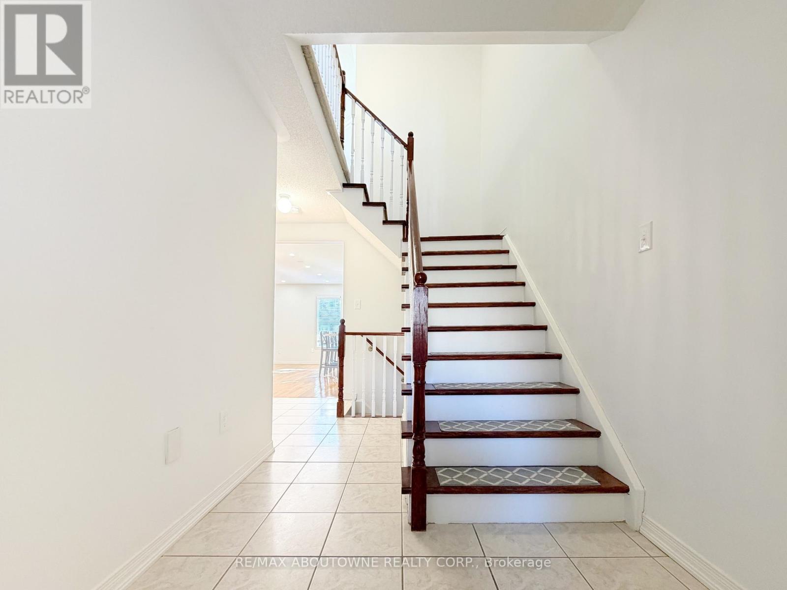 1838 Imperial Way, Burlington, ON - Indoor Photo Showing Other Room