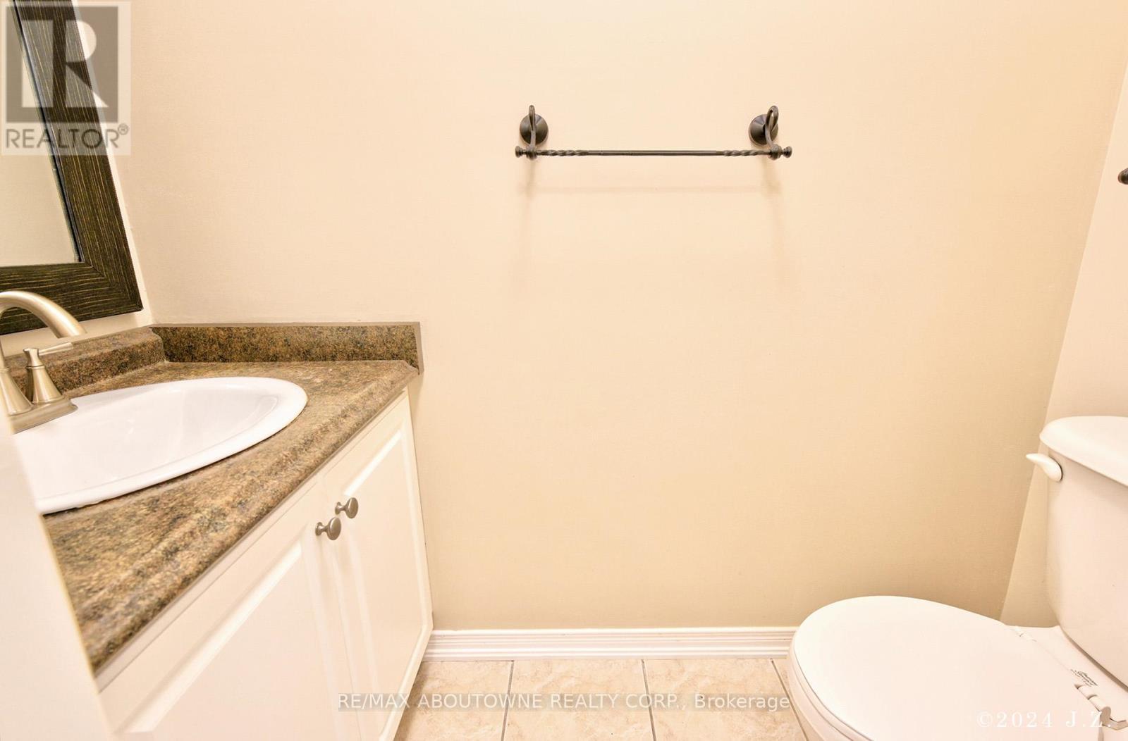 1838 Imperial Way, Burlington, ON - Indoor Photo Showing Bathroom