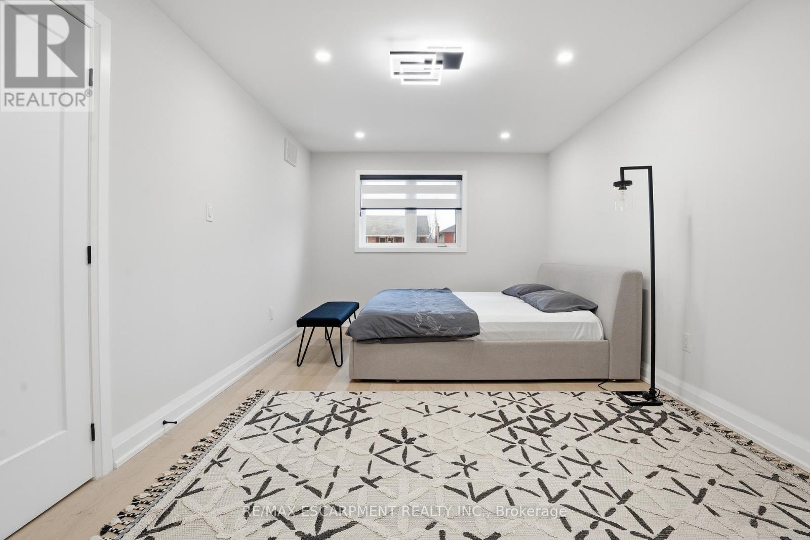 108 Greenshire Drive, Hamilton, ON - Indoor Photo Showing Bedroom