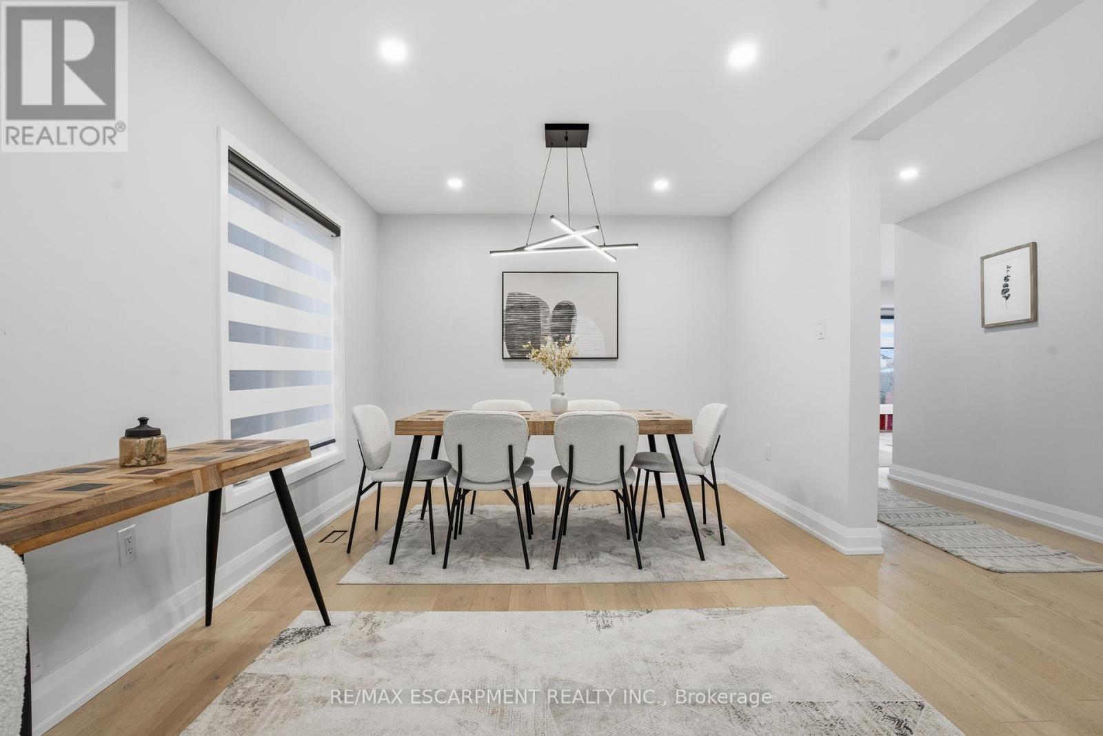 108 Greenshire Drive, Hamilton, ON - Indoor Photo Showing Dining Room