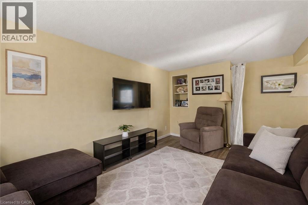 104 Rolling Meadows Drive, Kitchener, ON - Indoor Photo Showing Living Room