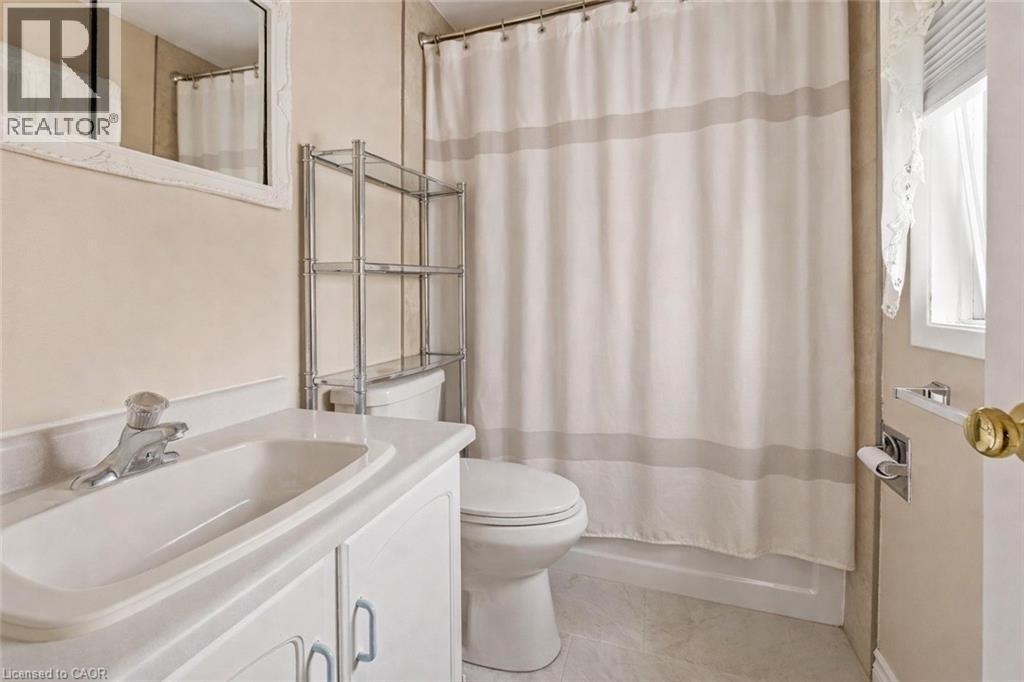 104 Rolling Meadows Drive, Kitchener, ON - Indoor Photo Showing Bathroom
