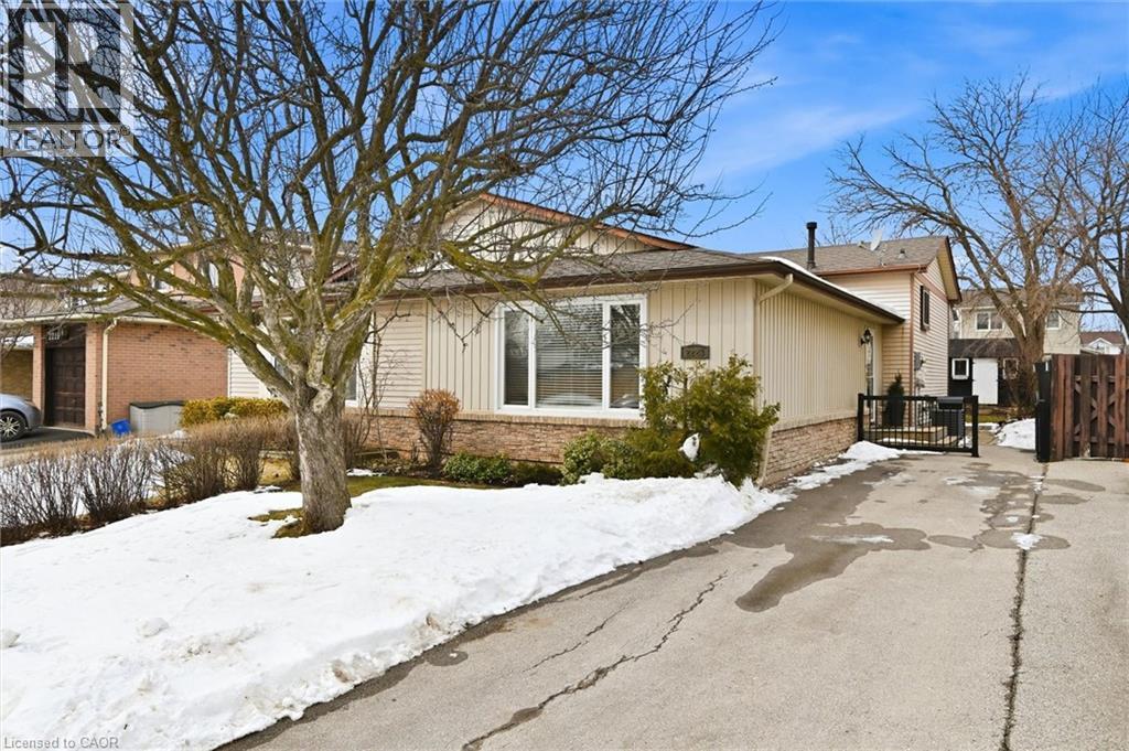 2223 Manchester Drive, Burlington, ON - Outdoor