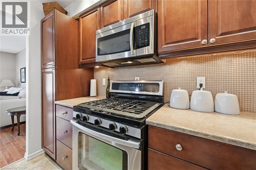 2223 Manchester Drive, Burlington, ON - Indoor Photo Showing Kitchen