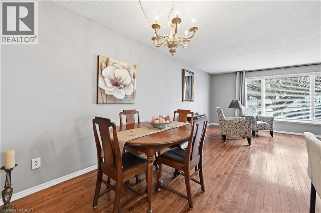 2223 Manchester Drive, Burlington, ON - Indoor Photo Showing Dining Room