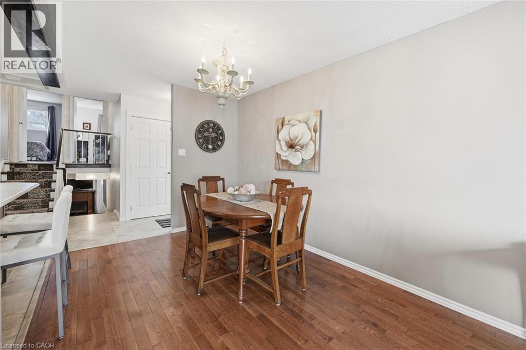 2223 Manchester Drive, Burlington, ON - Indoor Photo Showing Dining Room