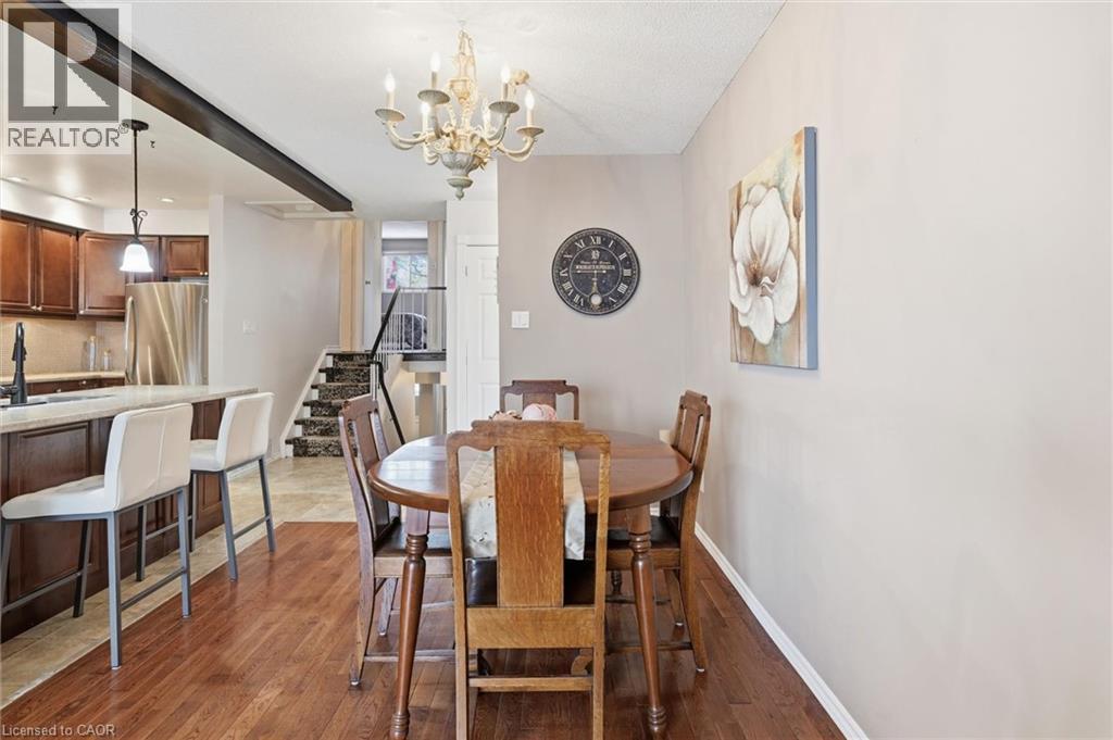 2223 Manchester Drive, Burlington, ON - Indoor Photo Showing Dining Room